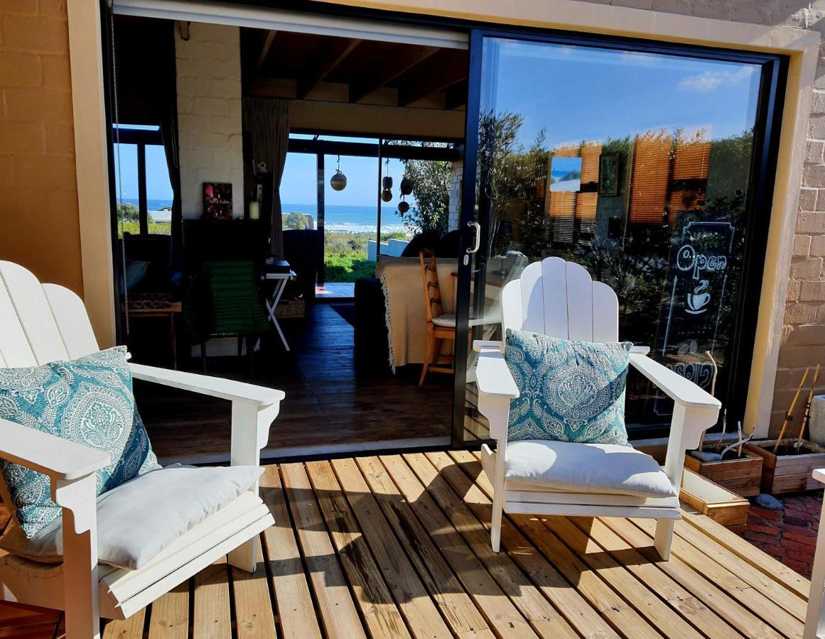 West Coast Seaside Getaway Hotel Grotto Bay Ngoại thất bức ảnh
