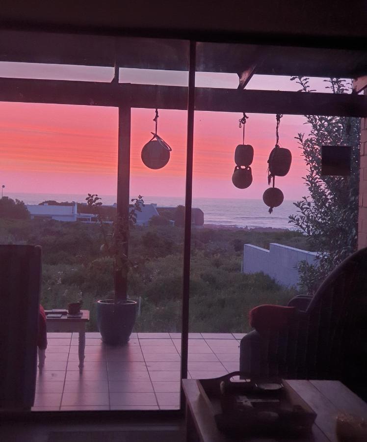West Coast Seaside Getaway Hotel Grotto Bay Ngoại thất bức ảnh