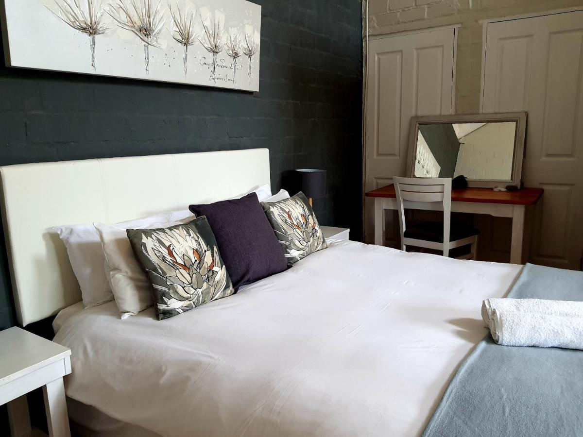 West Coast Seaside Getaway Hotel Grotto Bay Ngoại thất bức ảnh