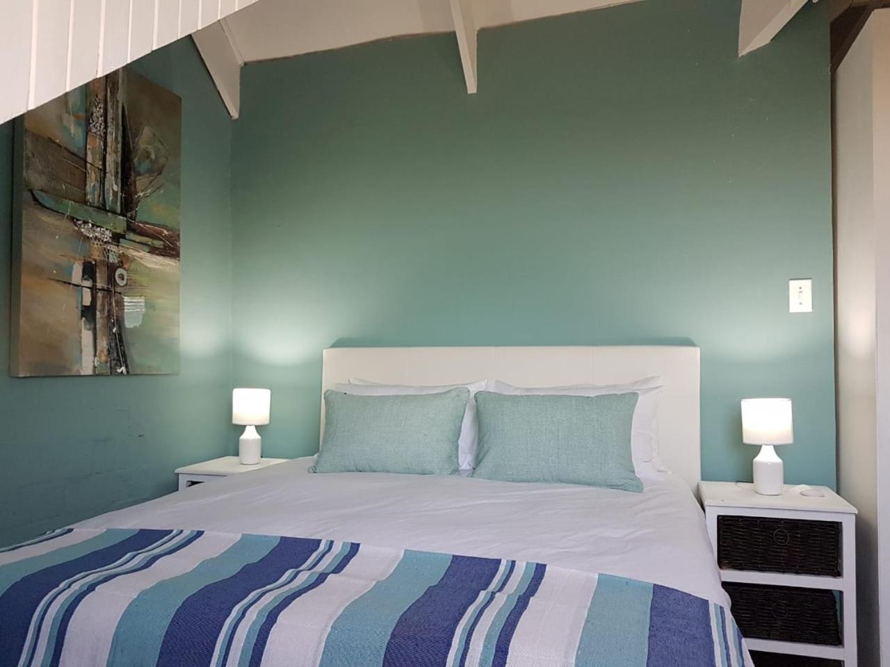 West Coast Seaside Getaway Hotel Grotto Bay Ngoại thất bức ảnh